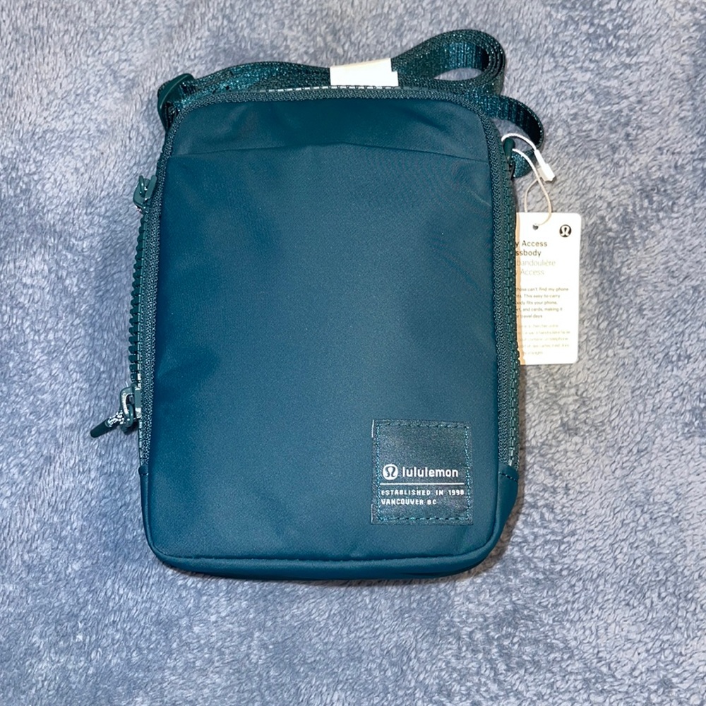 Lululemon easy access crossbody